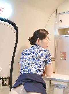 堕入轮奸诅咒的空姐